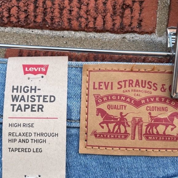 Levi's High Waisted Tapered Mom Stretch Jeans - Picture 9 of 9